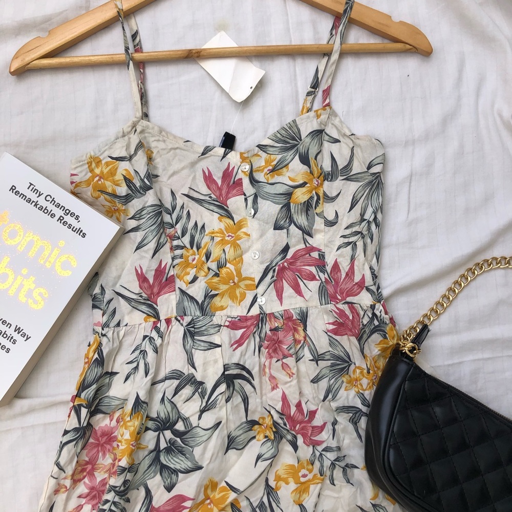 H&M dress with tag - Picture 1 of 2